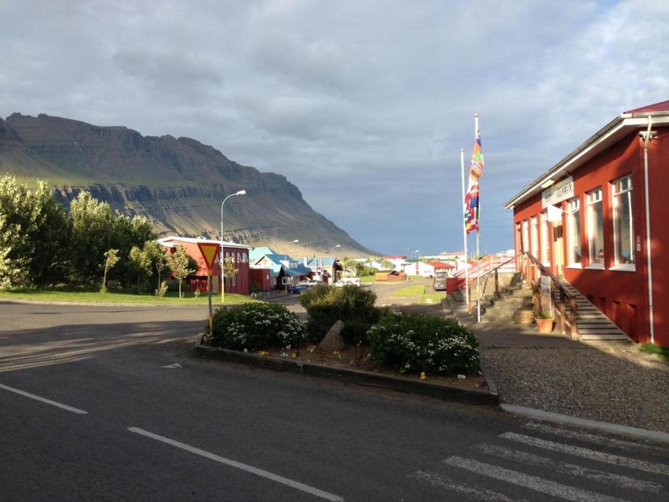 Hotel Post Breiðdalsvík Buitenkant foto